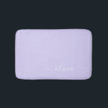 Alfombrilla De Baño Lavender Purple Modern Script Girly Monograma Nomb<br><div class="desc">Cubiertas de Baño con el nombre de un monograma sencillo de guion morado de lavanda. Esto hace que la graduación perfecta, el cumpleaños, el boda, la ducha de novia, el aniversario, la ducha de bebé o la fiesta de soltera sea un regalo para alguien que ama el lujo glam y...</div>