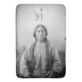 Alfombrilla De Baño Líder lakota sacudiendo a indígenas norteamericano