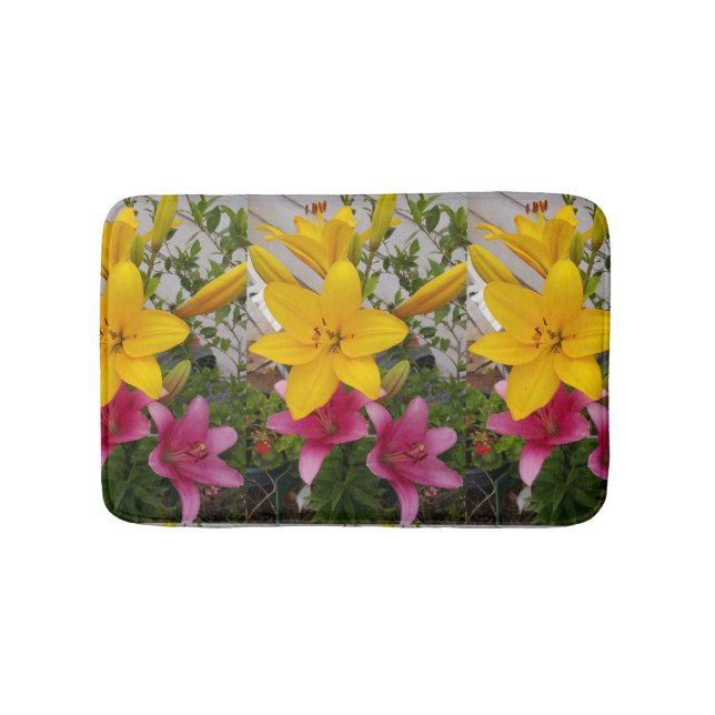 Alfombrilla De Baño Lilis amarillos rosados flores Bath Mat (Anverso)