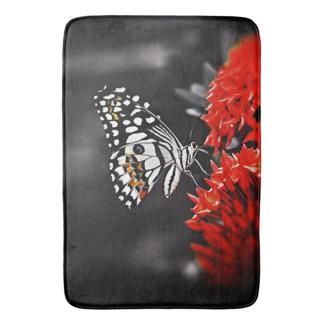 Alfombrilla De Baño Mariposa en las flores rojas (Frente vertical)