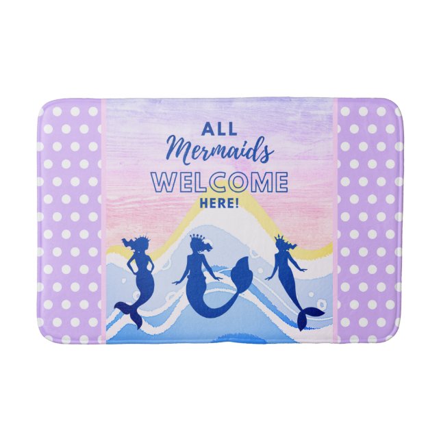 Alfombrilla De Baño Mermaid Trio | Bienvenida a todas las sirvientas | (Anverso)