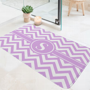 Alfombrilla De Baño Monograma de Chevron Lavanda y Blanco
