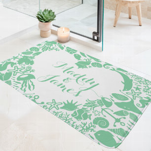 Alfombrilla De Baño Monograma de corazón de parejas de criaturas marin