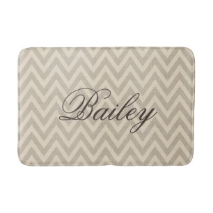 Alfombrilla De Baño Monograma de línea rústica Beige y Taupe Chevron