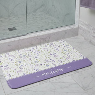 Alfombrilla De Baño Monograma personalizada de flor silvestre púrpura