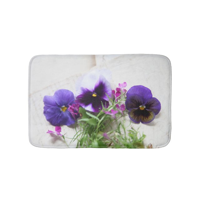 Alfombrilla De Baño Pansies y lobelia con letra antigua (Anverso)