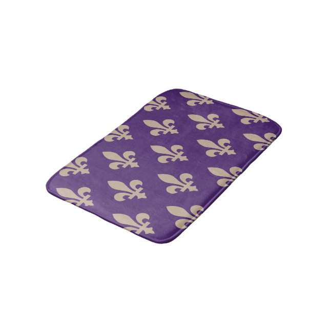 Alfombrilla De Baño Patrón Fleur de Lis, crema francesa real en morado (Angular)