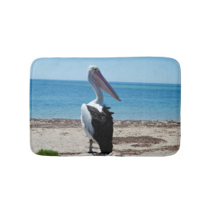 Alfombrilla De Baño Pelican Encaramado En Un Peñón De Playa,