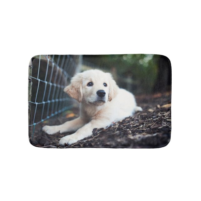 Alfombrilla De Baño Perrito de Labrador que juega en el jardín (Anverso)