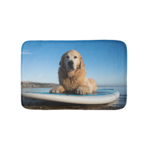 Alfombrilla De Baño Perro del golden retriever que pone en un tablero