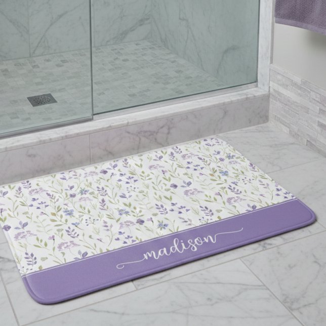 Alfombrilla De Baño Personalized Purple Wildflower Monogram (personalized purple floral pattern wildflower bathmat with custom monogram name)