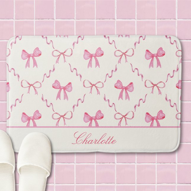 Alfombrilla De Baño Pink Bow Coquette Bath Mat (pink coquette bow calligraphy script bathmat with custom name, cute personalized gift for her)