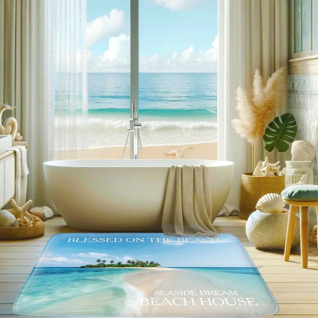 Alfombrilla De Baño Playa tropical del océano azul turquesa (Bath mat featuring a tropical paradise island in a turquoise blue ocean with a sandy beach)