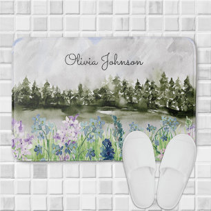 Alfombrilla De Baño Prado de flores azul púrpura con acuarela monogram