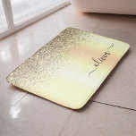 Alfombrilla De Baño Purpurina de oro Girly Lujo Monograma Moderno Nomb<br><div class="desc">Purpurina De Espuma Metálica De Relieve metalizado Faux De Oro Cepillado Monograma Metalizado Matas De Baño. Esto hace que la graduación perfecta, el cumpleaños, la boda, la ducha de novia, el aniversario, la ducha de bebé o la fiesta de soltera sea un regalo para alguien que ama el lujo glam...</div>