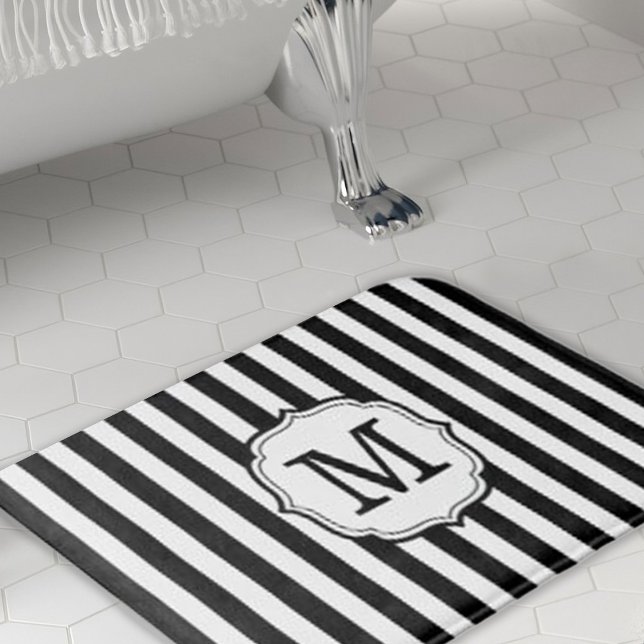 Alfombrilla De Baño Retro Elagant Personalized Stripe Bath Mat (retro elegant black and white stripe bath mat)