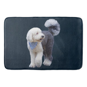 Alfombrilla De Baño Sheepadoodle con bufanda azul a cuadros