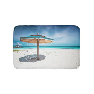 Alfombrilla De Baño Silla de playa y playa de plata de las arenas del