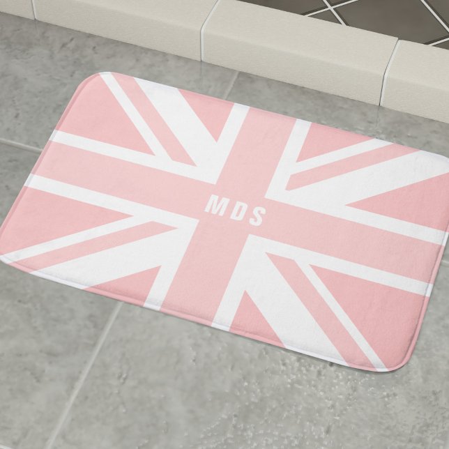 Alfombrilla De Baño Sindicato rosa Jack Reino Unido Bandera Monograma  (Long live bubble baths! Add your initials or name to this cute pink UK flag bath mat)