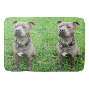 Alfombrilla De Baño Staffordshire Bull Terrier Sentado A La Atención,