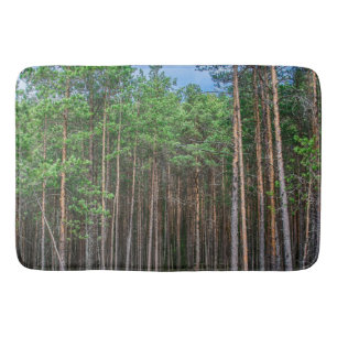 Alfombrilla De Baño Trayectoria de madera en bosque de pinos
