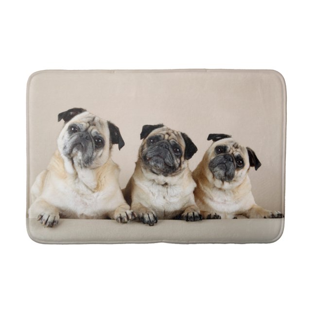 Alfombrilla De Baño Tres Pugs En La Fila (Anverso)
