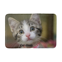 Alfombrilla De Baño Un lindo gatito con ojos verdes