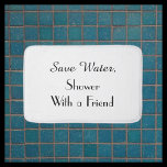 Alfombrilla De Baño White Save Water Funny Plush Bath Mat<br><div class="desc">Esta alfombra de baño humorística puede ser cualquier color de fondo que seleccione - sólo haga clic en Personalizar. El fondo predeterminado es blanco; el texto es negro. El texto dice "Salven agua, duchan con un amigo". Cortina de ducha a juego. Un gran regalo para un boda o para el...</div>