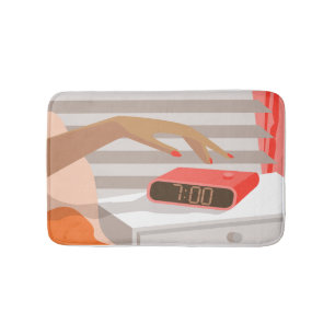 Alfombrilla De Baño Womans hand pushing on alarm clock snooze button