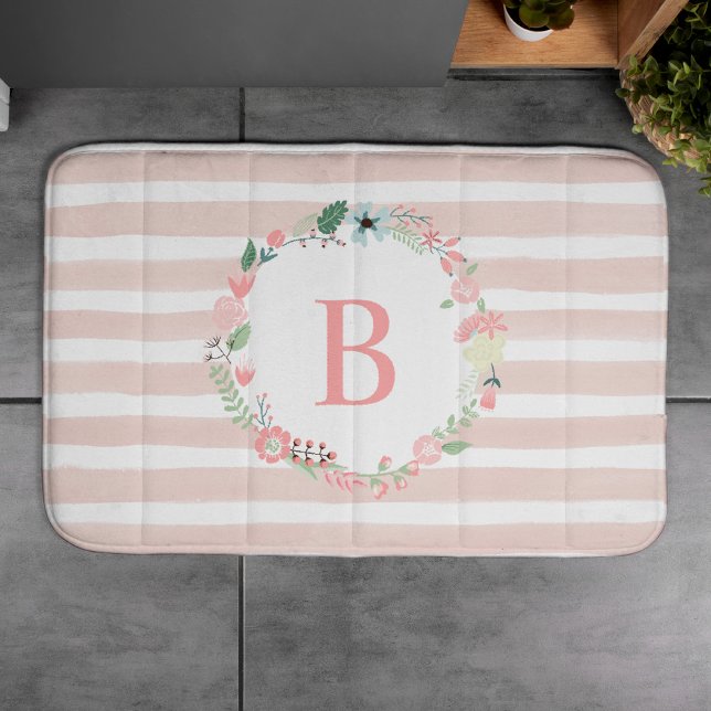 Alfombrilla De Baño Wreath floral monogramada rosa (Subido por el creador)
