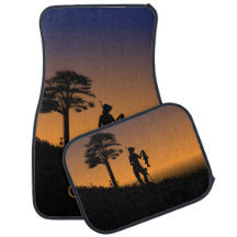 Mujer pescadora al atardecer