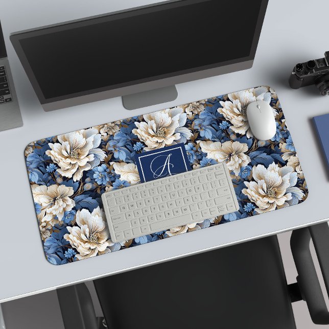 Alfombrilla de escritorio floral personalizada de  (Modern Blue Flowers Personalized Floral Desk Mat)