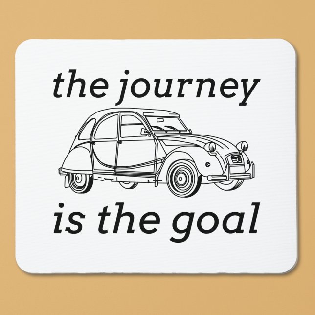 Alfombrilla De Ratón 2 CV Deux Chevaux El Viaje Es El Objetivo (2CV Minimalistic Mousepad in White with Black Text and Deux Chevaux Illustration)