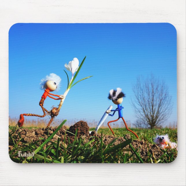 Alfombrilla De Ratón 2 Fubby's die een bol krokus planten. (Frente)