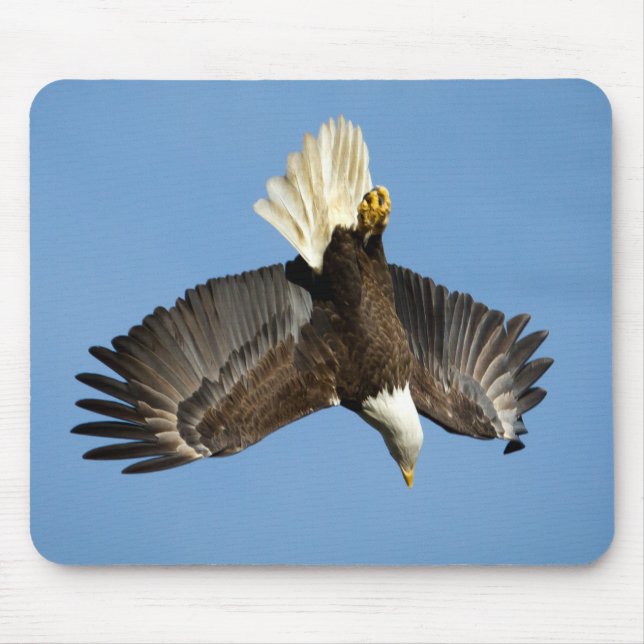 Alfombrilla De Ratón Águila calva sumergiendo hacia el agua (Frente)