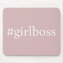 Alfombrilla rosa para ratón Girl Boss con hashtag