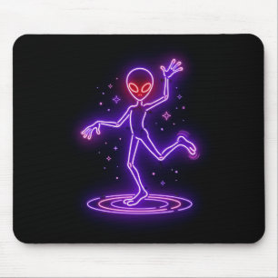 Alfombrilla De Ratón Alienígena de dibujos animados bailando entre pequ