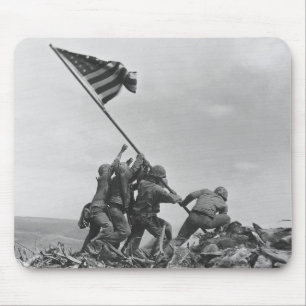 Alfombrilla De Ratón Alzando la bandera en Iwo Jima