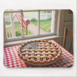 Alfombrilla De Ratón American Flag on a Cherry Pie<br><div class="desc">Cherry pie with an American flag lattice crust on a red and white checkered tablecloth by a farmhouse window</div>