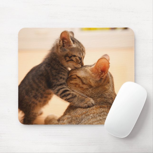 Alfombrilla De Ratón Animales de bebé más afectados | Tabby Kitten Kiss (Con ratón)