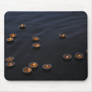 Alfombrilla De Ratón Asia, India, región de Varanasi. Ofrendas en el
