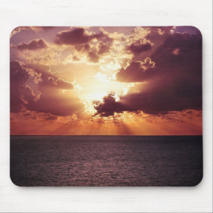 Alfombrilla De Ratón Atardecer nublado sobre el horizonte del mar