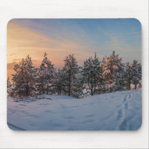 Alfombrilla De Ratón Atardecer sobre bosque de nieve congelado cerca de