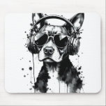 Alfombrilla De Ratón Auriculares Guay Dog Mascotas cortos Tinta blanca<br><div class="desc">Sube el estilo con este diseño de perro atrevido y artístico. Con unos audífonos de cachorro chillones,  este ostentoso ilustracion blanco y negro combina la música,  la actitud y el arte moderno. Es perfecto para todo aquel que ame los perros,  los latidos y las animaciones expresivas.</div>
