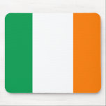 Alfombrilla De Ratón Bandera de Irlanda<br><div class="desc">Te encantará este bonito diseño de bandera irlandesa de FlagWare. ¡Genial por los regalos! Ofrecemos fundas personalizados, mangas y pieles para muchos aparatos electrónicos y teléfonos inteligentes, incluidos iPhone, iPod, iPad, Blackberry y Samsung Galaxy S. Busque en nuestro sitio ideas de regalo como almohadas, hebillas de cinturón, relojes, corbatas y...</div>