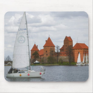 Alfombrilla De Ratón Barco de vela con castillo de isla junto al lago G