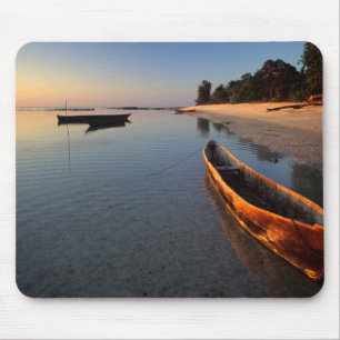 Alfombrilla De Ratón Barcos de madera en la playa de Tondooni