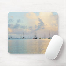 Barcos en una bahía, soñador pastel del Caribe
