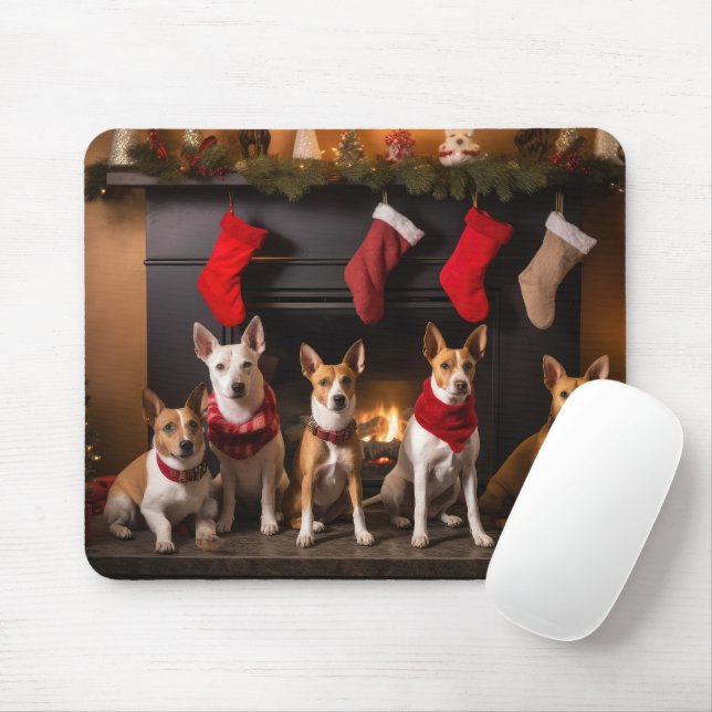 Alfombrilla De Ratón Basenji junto a la chimenea Navidad (Con ratón)
