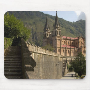 Alfombrilla De Ratón Basílica de Covadonga, al noroeste de España.
